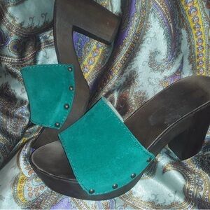 Super Sexy Italian Suede Leather Sandal; Gorgeous Turquoise leather!